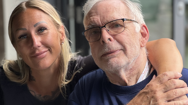 personal och äldre man