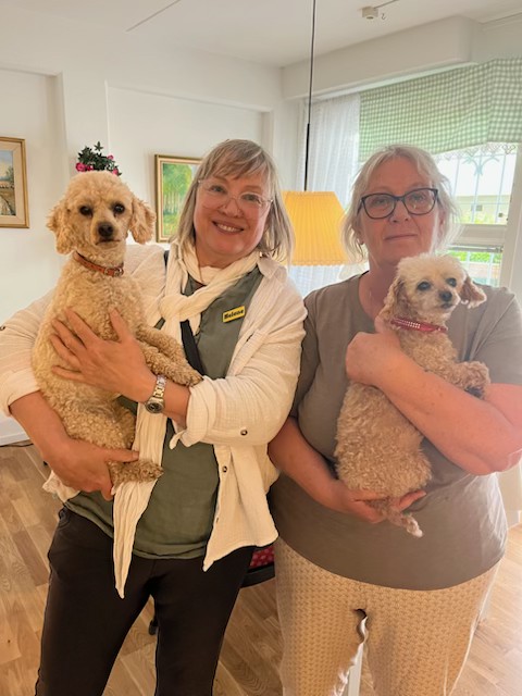 Helene och Karin med hundarna